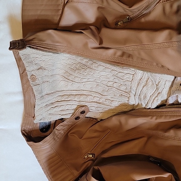 NWOT SIZE 2X. WOMENS JACKET WITH DETACHABLE HOOD - Picture 3 of 16